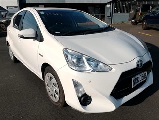 2015 Toyota Aqua - Thumbnail