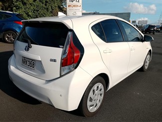 2015 Toyota Aqua - Thumbnail