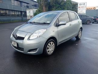 2010 Toyota YARIS - Thumbnail