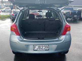 2010 Toyota YARIS - Thumbnail