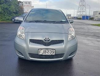 2010 Toyota YARIS - Thumbnail