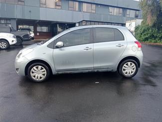 2010 Toyota YARIS - Thumbnail