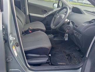 2010 Toyota YARIS - Thumbnail