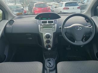 2010 Toyota YARIS - Thumbnail