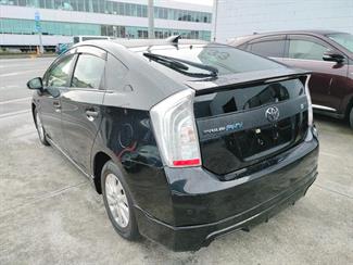 2014 Toyota Prius - Thumbnail