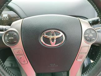 2014 Toyota Prius - Thumbnail