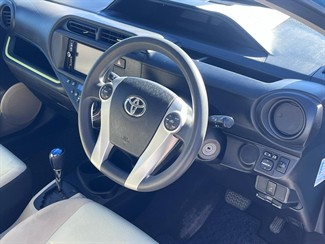 2012 Toyota Aqua - Thumbnail