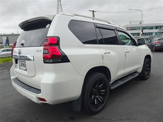 2018 Toyota Land Cruiser Prado - Thumbnail