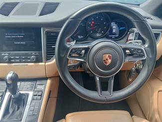 2017 Porsche Macan - Thumbnail