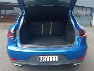 2017 Porsche Macan - Thumbnail