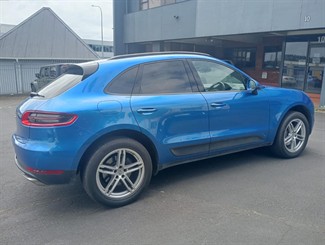 2017 Porsche Macan - Thumbnail