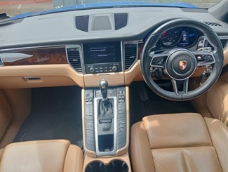 2017 Porsche Macan - Thumbnail