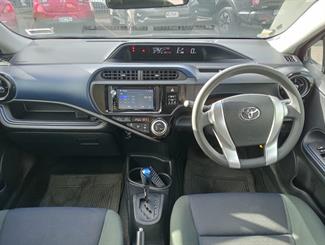 2015 Toyota Aqua - Thumbnail