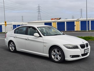 2011 BMW 320i - Thumbnail