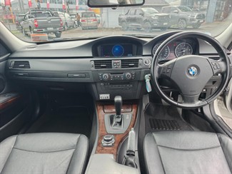 2011 BMW 320i - Thumbnail