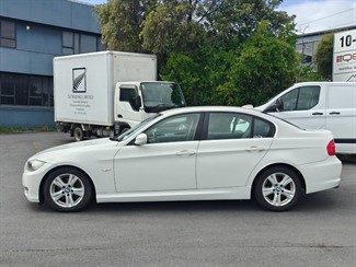 2011 BMW 320i - Thumbnail