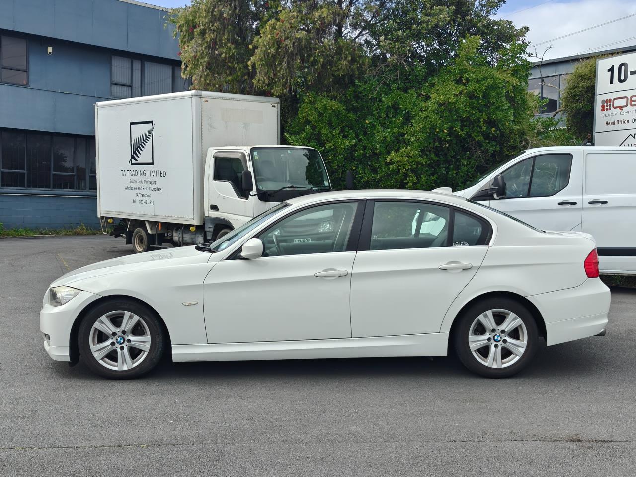 2011 BMW 320i