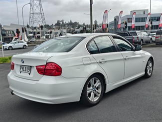2011 BMW 320i - Thumbnail