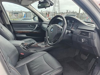 2011 BMW 320i - Thumbnail