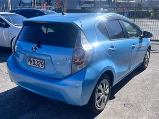 2013 Toyota Aqua - Thumbnail