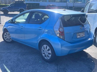 2013 Toyota Aqua - Thumbnail