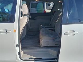 2008 Toyota Estima - Thumbnail