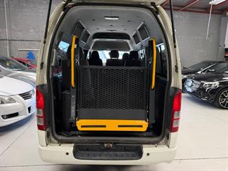 2005 Toyota Hiace - Thumbnail