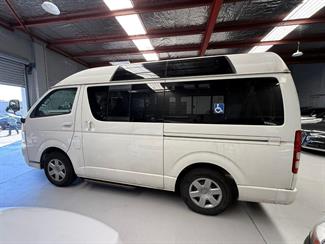 2005 Toyota Hiace - Thumbnail