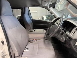 2005 Toyota Hiace - Thumbnail