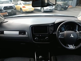 2017 Mitsubishi Outlander - Thumbnail