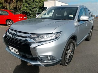 2017 Mitsubishi Outlander - Thumbnail