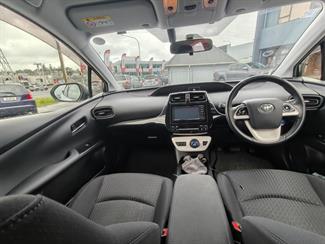 2017 Toyota Prius - Thumbnail