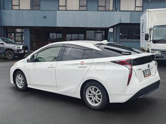 2017 Toyota Prius - Thumbnail