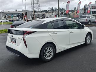2017 Toyota Prius - Thumbnail
