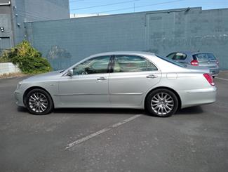 2005 Toyota Crown - Thumbnail