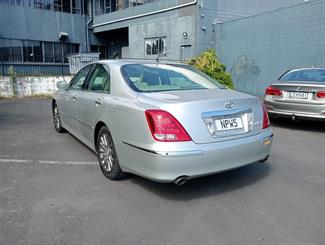 2005 Toyota Crown - Thumbnail