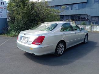 2005 Toyota Crown - Thumbnail
