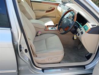 2005 Toyota Crown - Thumbnail