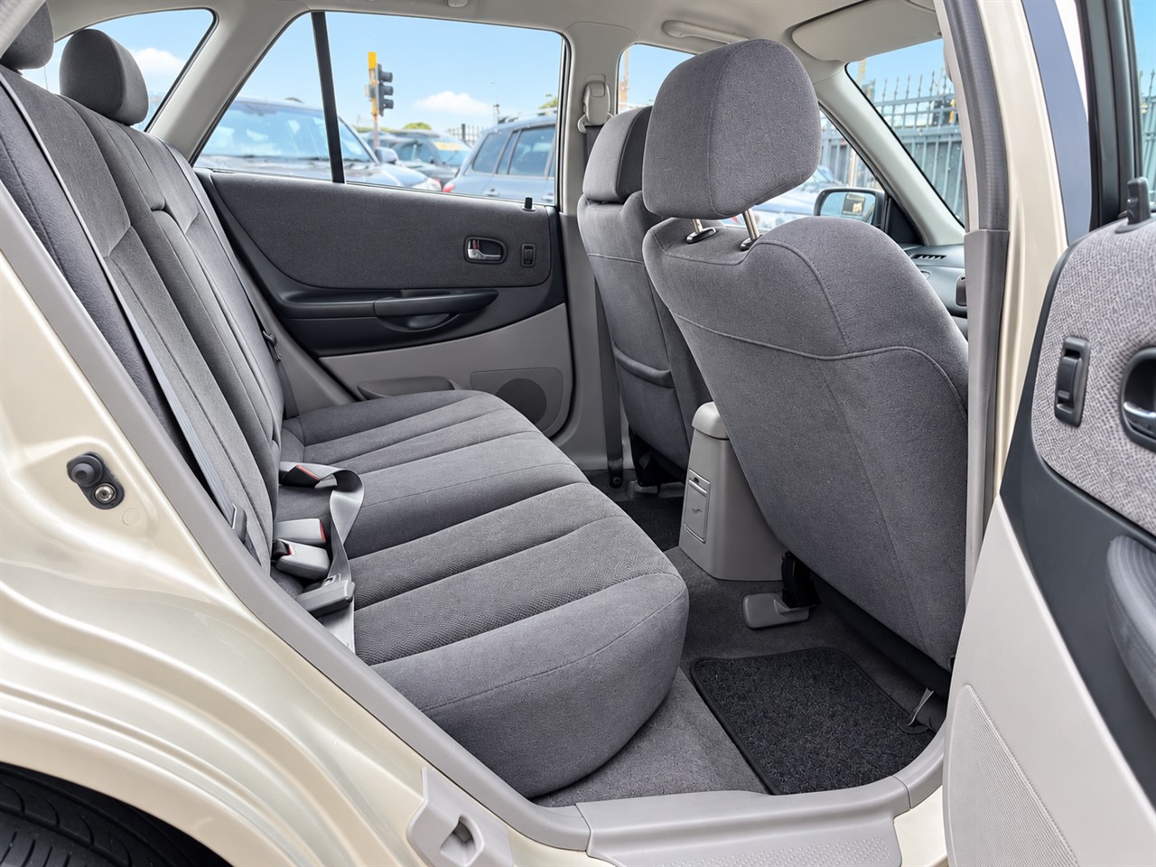 2003 Mazda 323