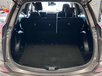 2018 Toyota RAV4 - Thumbnail