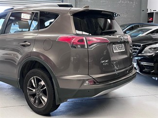 2018 Toyota RAV4 - Thumbnail