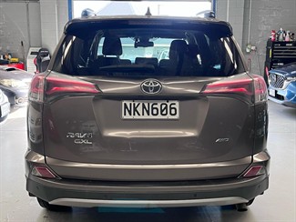 2018 Toyota RAV4 - Thumbnail