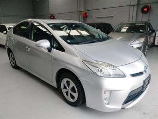 2014 Toyota Prius - Thumbnail