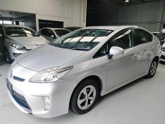 2014 Toyota Prius - Thumbnail