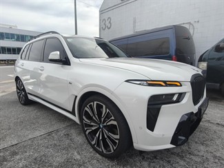 2023 BMW X7 - Thumbnail
