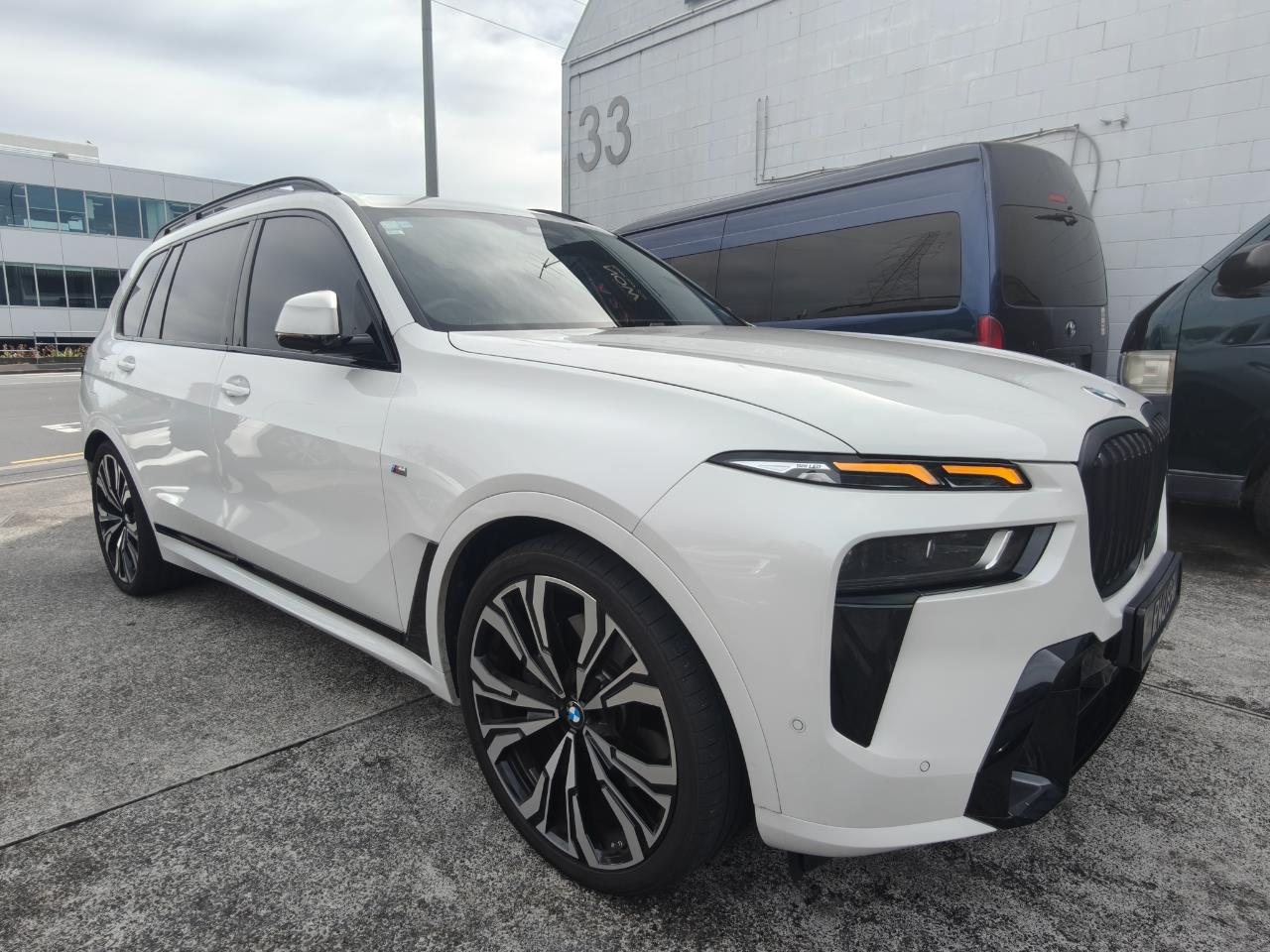 2023 BMW X7