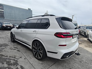 2023 BMW X7 - Thumbnail