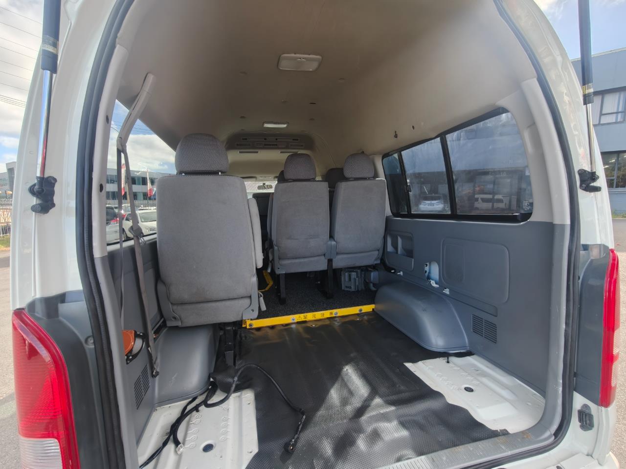 2006 Toyota Hiace