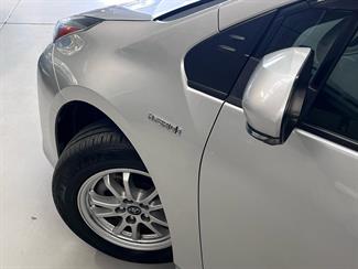 2017 Toyota Prius - Thumbnail