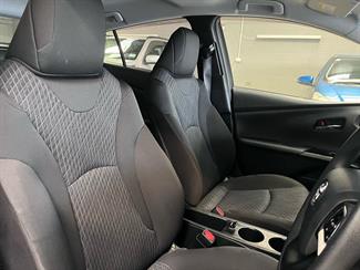 2017 Toyota Prius - Thumbnail